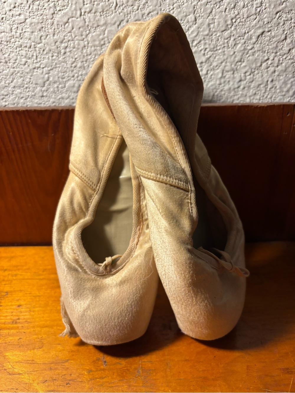 Vintage 1960s Child's Pointe Shoes in Light Pink w/ Suede Tips